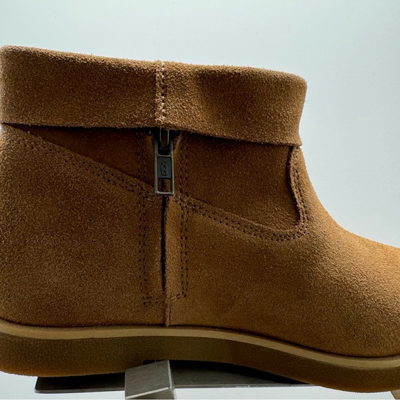 UGG Women's Josefene Cuff Fashion Boot brand New - Picture 7 of 9